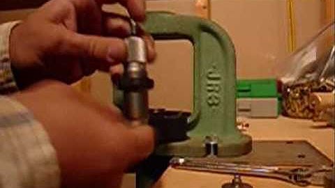 RCBS Primer Pocket Swager.wmv