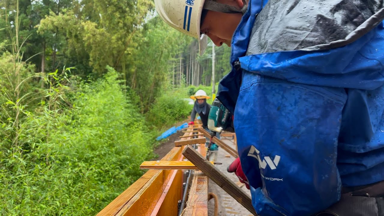 道路を広げるプロセス。車の接触事故が危惧される狭い道路を土木の力で広げます。【道路拡幅工事-総集編-】