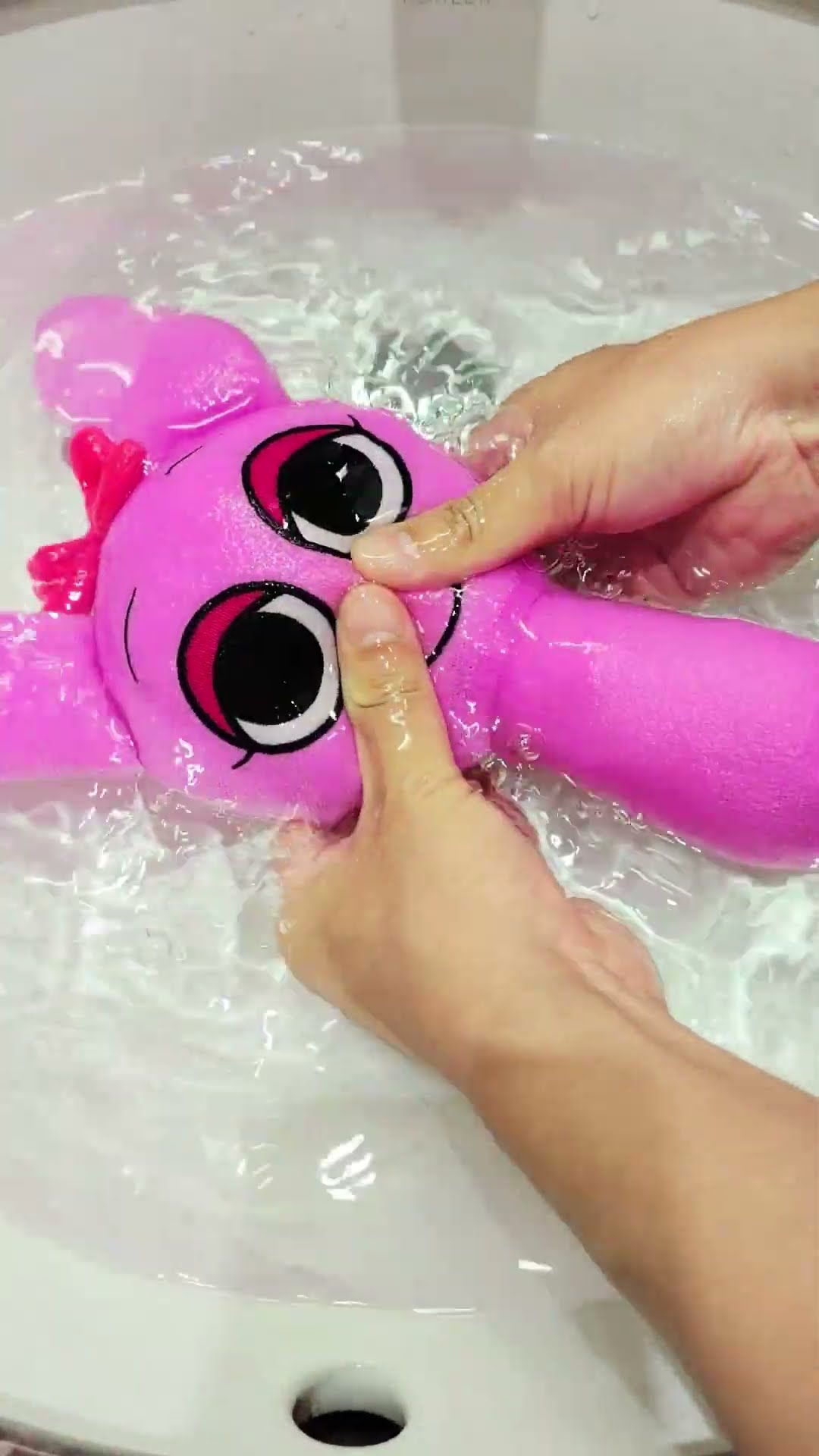 Pinki sprunki sings Happy song underwater