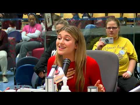Elle Winter Sings With Fans at Seacrest Studios in Philadelphia
