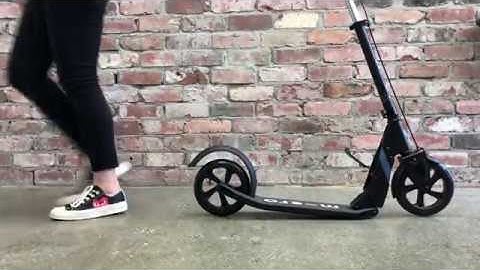 How to stand and fold the Micro Downtown adults scooter
