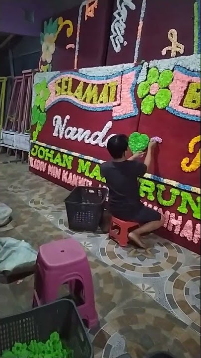 proses merangkai papan bunga ucapan
