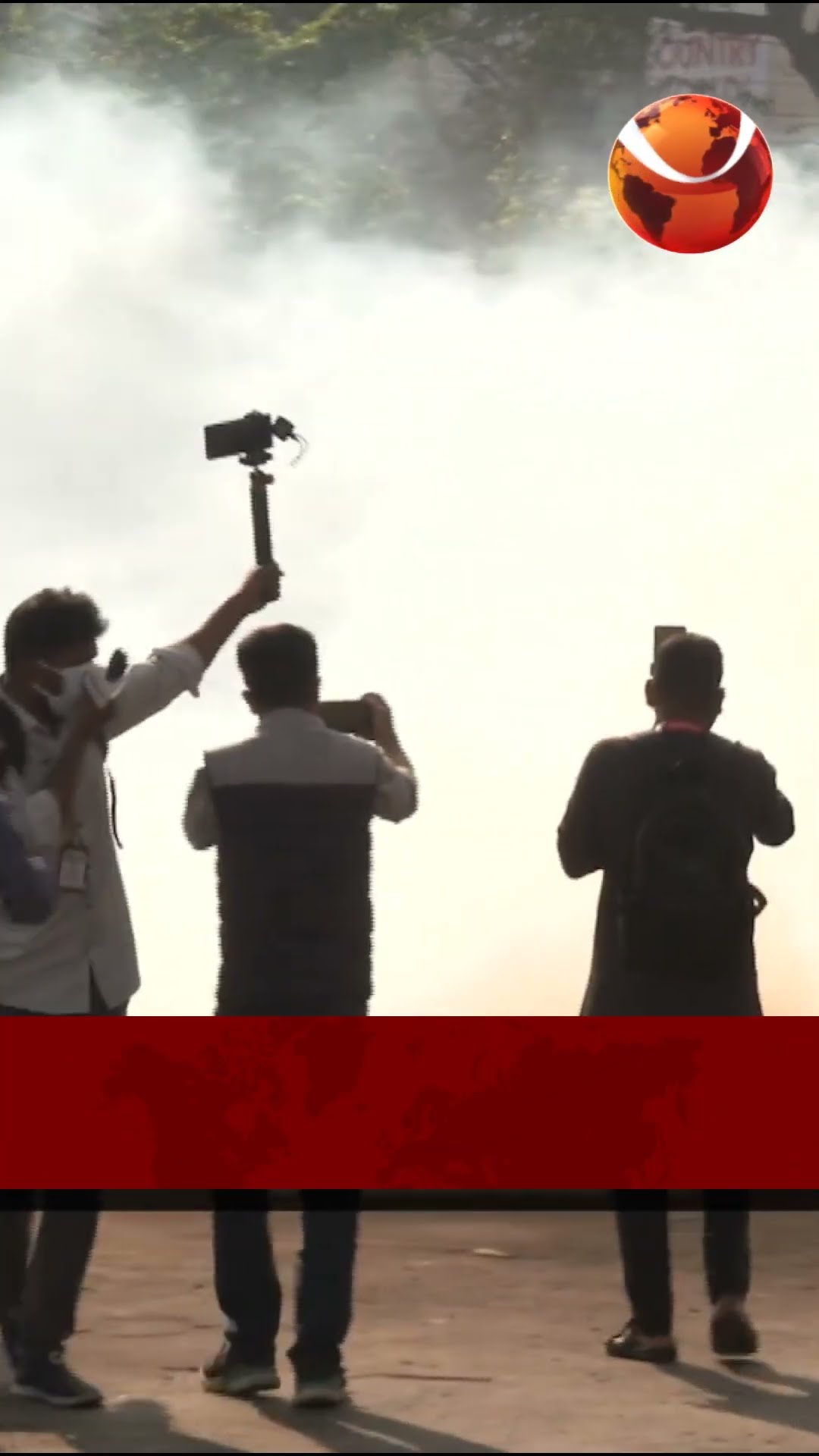 শিক্ষকদের ওপর পুলিশের লাঠিপেটা টিয়ারশেল জলকামান #channel24 #channel24news #latestnews