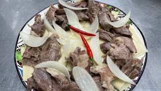 Бешбармак из баранины : блюдо Джигитов в Кыргызстане