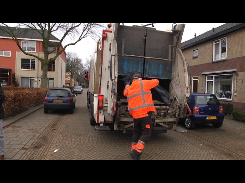 Reportage: Twente Milieu is druk bezig met ophalen vuilnis ( TV Enschede )