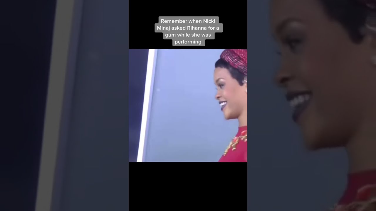 Nicki Minaj Asked Rihanna For A Gum While She Was Performing Nickiminaj