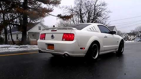 2005 mustang GT burnout