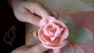 ⁣Rose in pasta di zucchero facili tutorial (sugar paste roses) by ItalianCakes