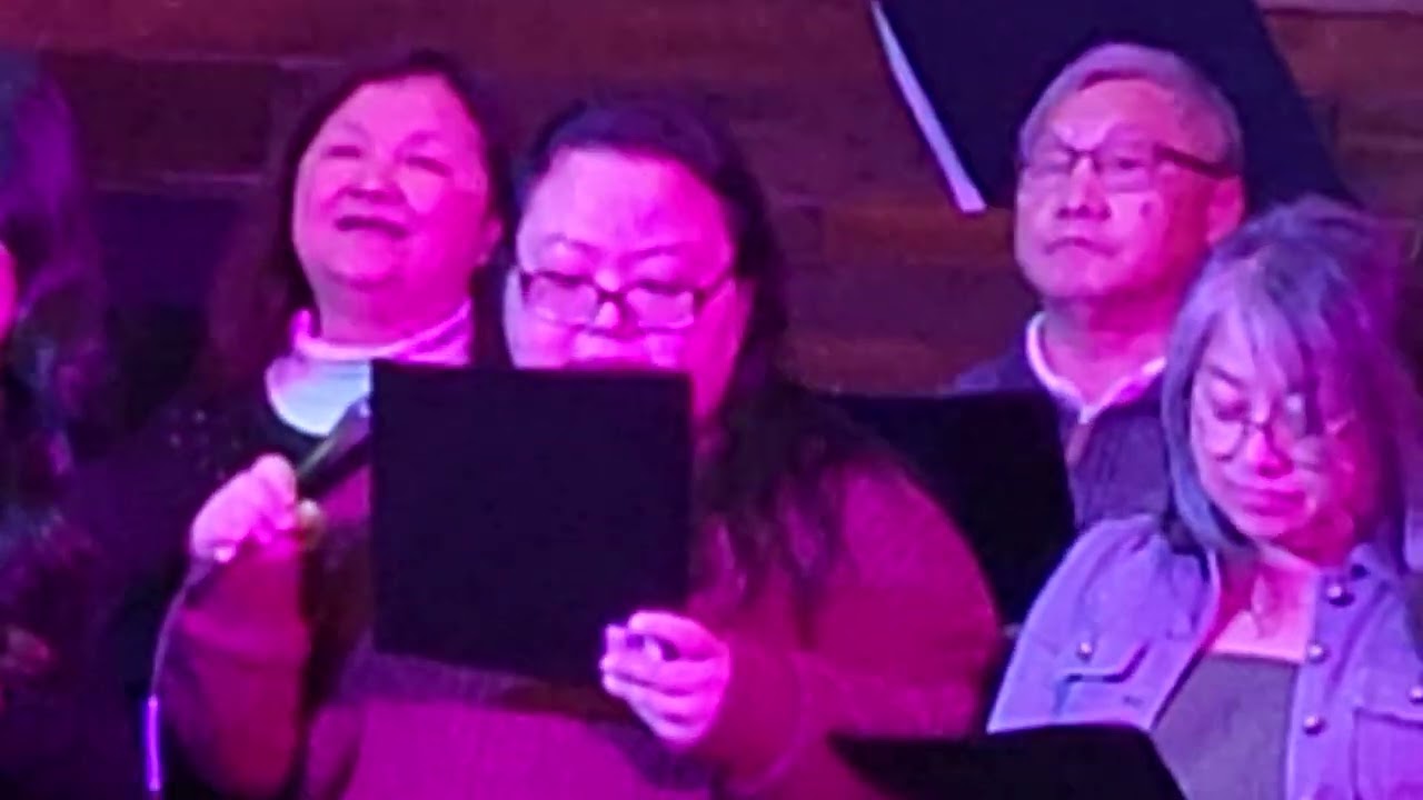 Peb Txhua Tug Koom Uake