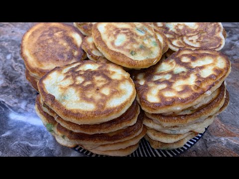 Ленивые пирожки с яйцом и зелёным луком. Быстро и очень вкусно.