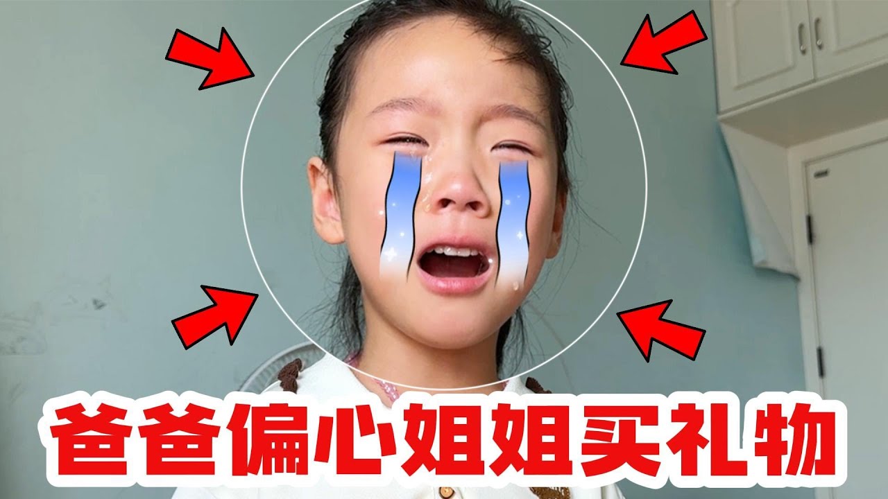 暑假快结束了，带着孩子去看喜羊羊的电影，拆小马宝莉卡片，