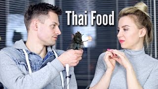 картинка: Пробуем Кузнечиков и Червяков! Еда из Тайланда!
