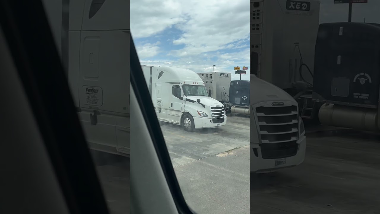 Midroof pulling a reefer 