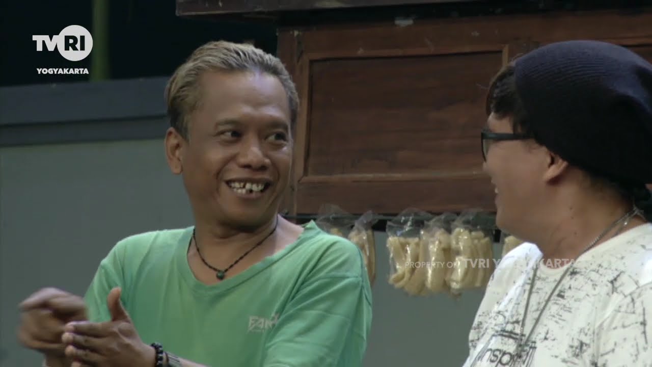 ANGKRINGAN "KERAJAAN  AMBYAR SEJAGAD"