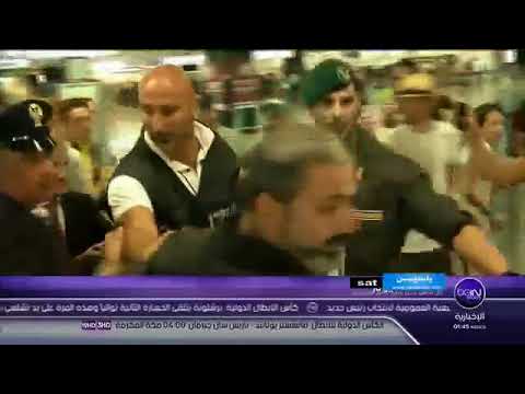 لقطة اليوم لحظة وصول محمد صلاح إلى مطار روما