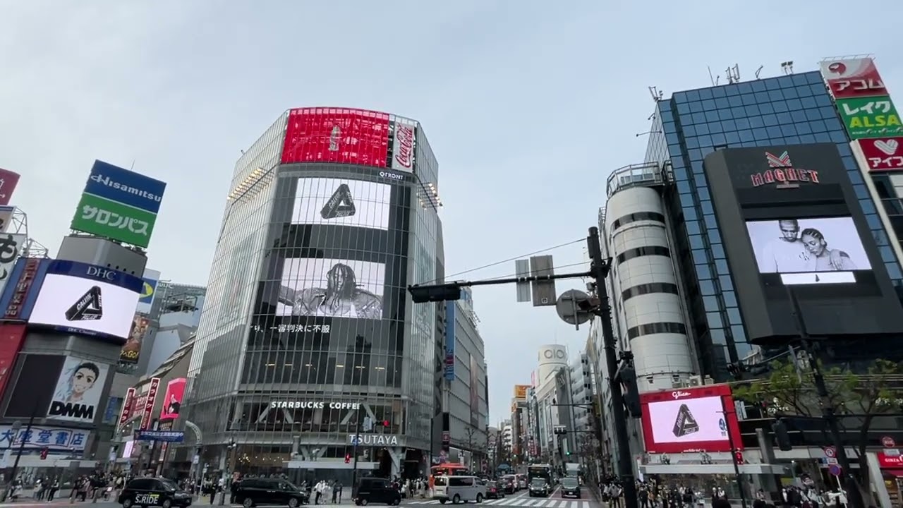 カルバン・クライン×パレス スケートボード、渋谷スクランブル交差点の 