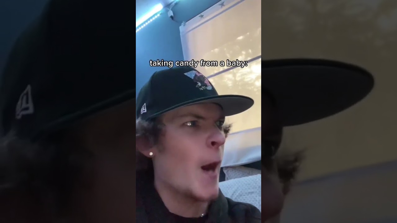 отобрать конфету у ребенка