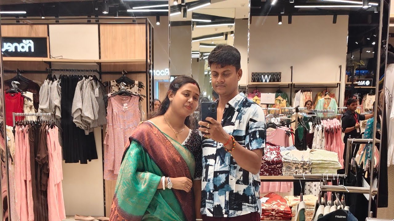 ছুটির দিনে সকাল থেকে রাত পর্যন্ত একটু বেশি যেন ব্যস্ত থাকে, রাতে গেলাম বাবুকে নিয়ে একটু পিজ্জা খেতে