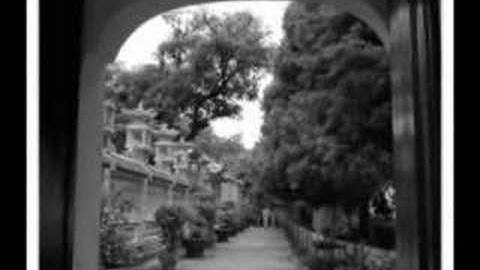 Hà Nội mùa vắng những cơn mưa - Cẩm Vân