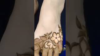 Simple leg mehndi ✨ Soft florals & clean detailing 🌿 #mehndidesign #simplemehndidesign #mehndiartist screenshot 2