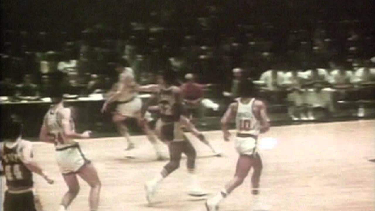 Willis Reed Answers the Call 45 Years Ago - YouTube