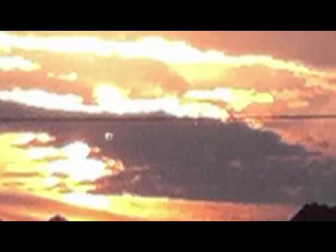 Weird things in the sky... - YouTube