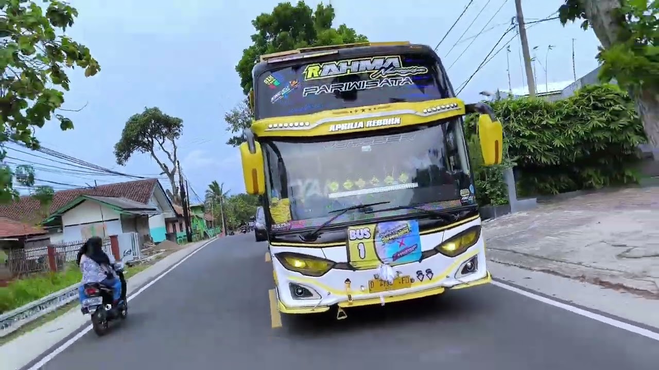 Artis bus telolet Basuri corong merdu