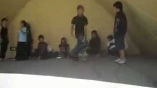 Born 2 Shuffle VS HardStyle shuffler.mp4