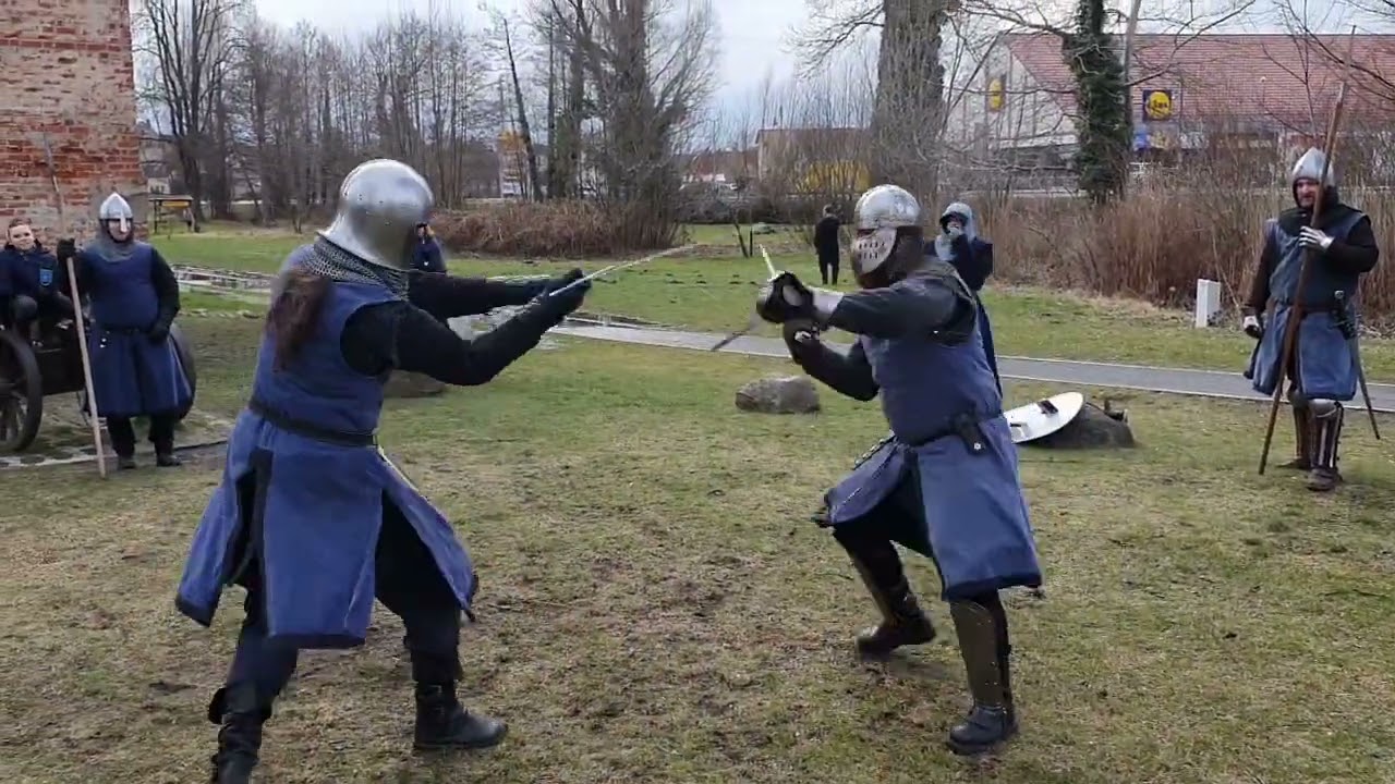 Stage combat with 14c Knights: Bastard Sword vs Sword and Dagger
