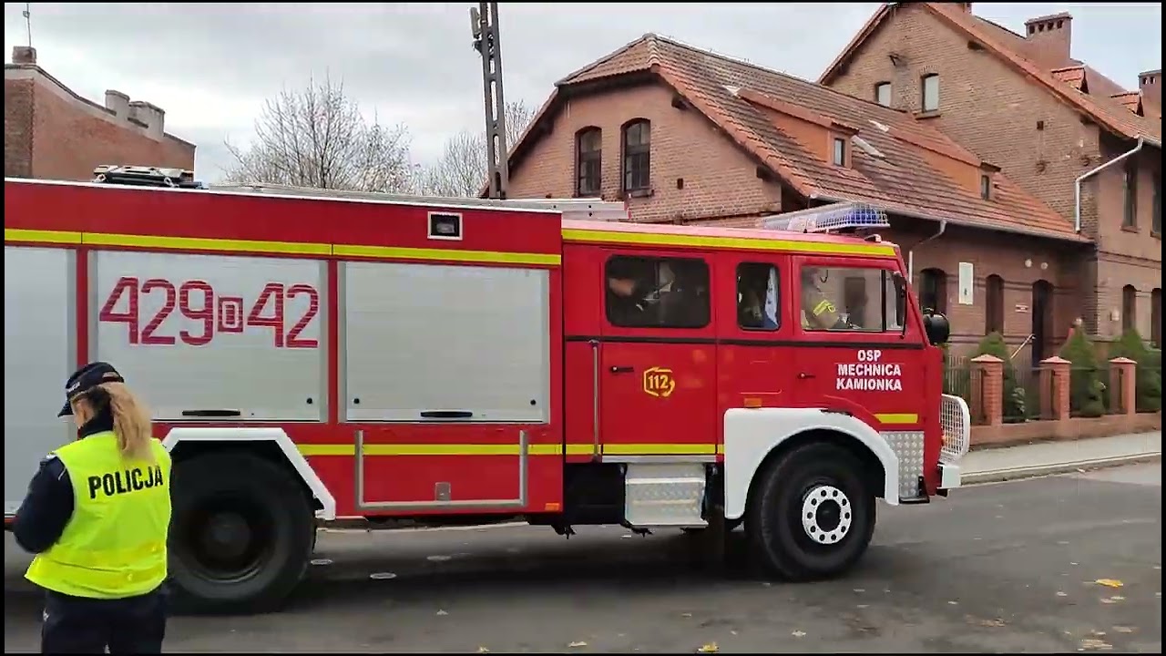 Dojazd jednostek PSP i okolicznych OSP do pożaru nielegalnego składowiska odpadów chemicznych