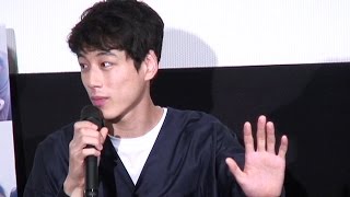 坂口健太郎、壁ドン検索「いろいろあって奥深い」