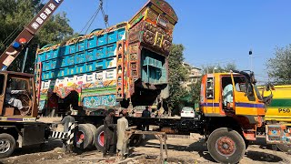 A feat of craftsmen Removed the weak frame of a Hino truck and built a strong chassis frame by hand