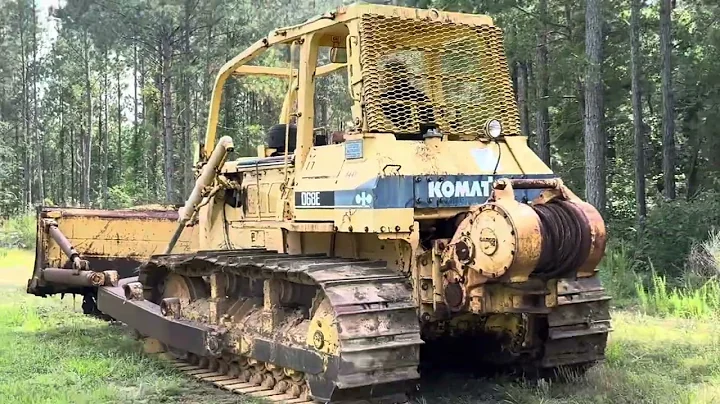 1990 Komatsu D68E-1 Dozer selling at auction