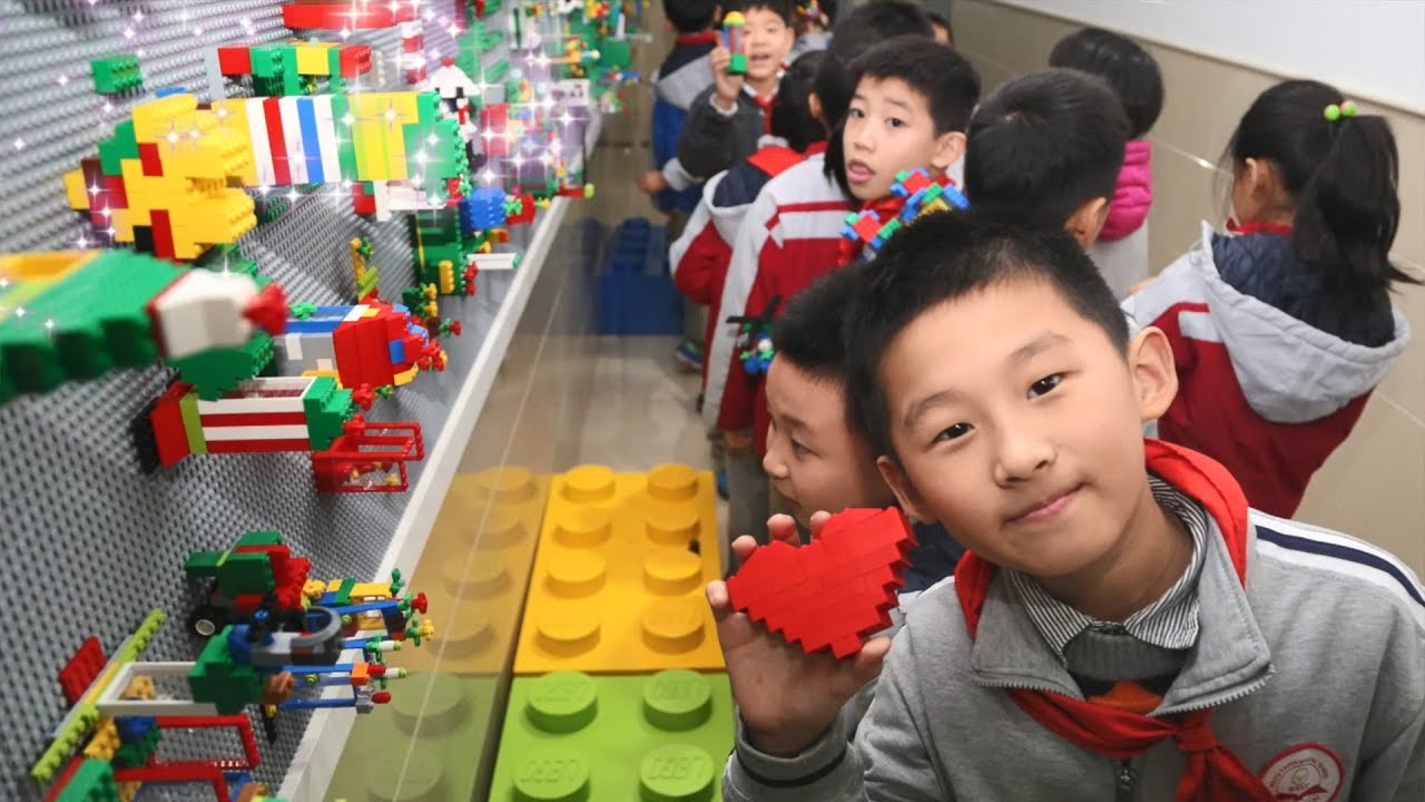 Building LEGO Ornaments to Help Kids in Hospitals