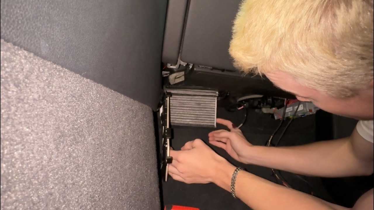 BMW M8 Competition F92 - Cabin Air Filter Replacement