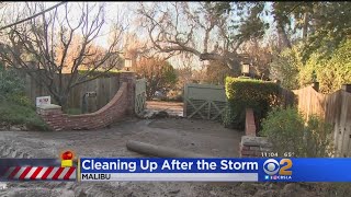 Malibu Residents Clean Up Muddy Mess After First Big Storm Since Woolsey Fire Resimi