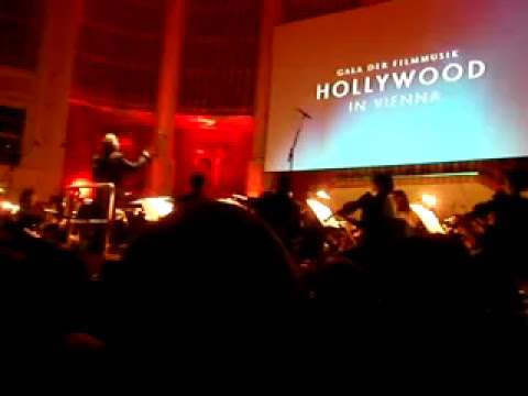 HOLLYWOOD in Vienna 2009: BOND Theme live gespielt...