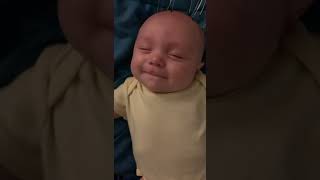 Download Lagu Baby loves the head massage tool | CONTENTbible #Shorts MP3