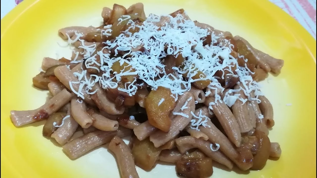 Pasta fresca integrale con zucchine e cipolla fritte YouTube
