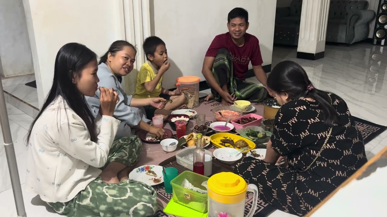 Buka puasa bareng keluarga 