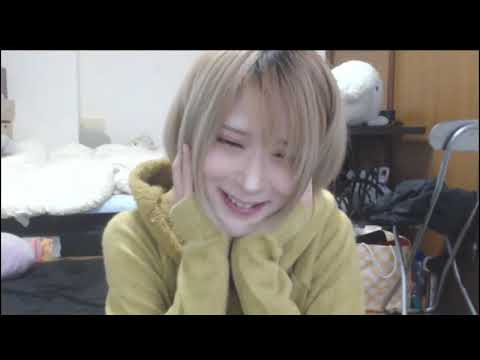 着替え中にパンチラ
