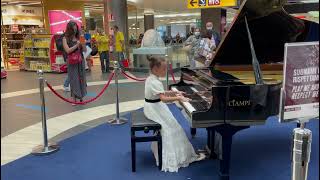 Agafia Korzun - Piano Fantasy-improvised Frederic Chopin - Fiumicino Airport in Rome Агафья Корзун