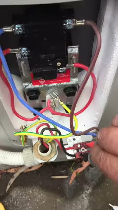 How to check the correct operation of an electric storage hot water service