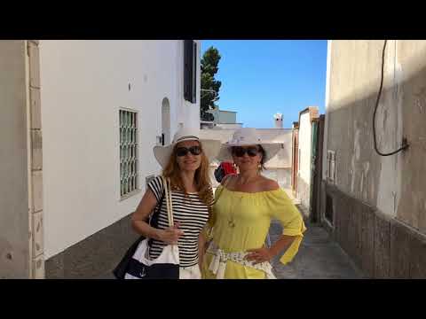 Video: Chcete Navštíviť Najkrajší Ostrov Pobrežia Amalfi? Nenechajte Si Ujsť Capri