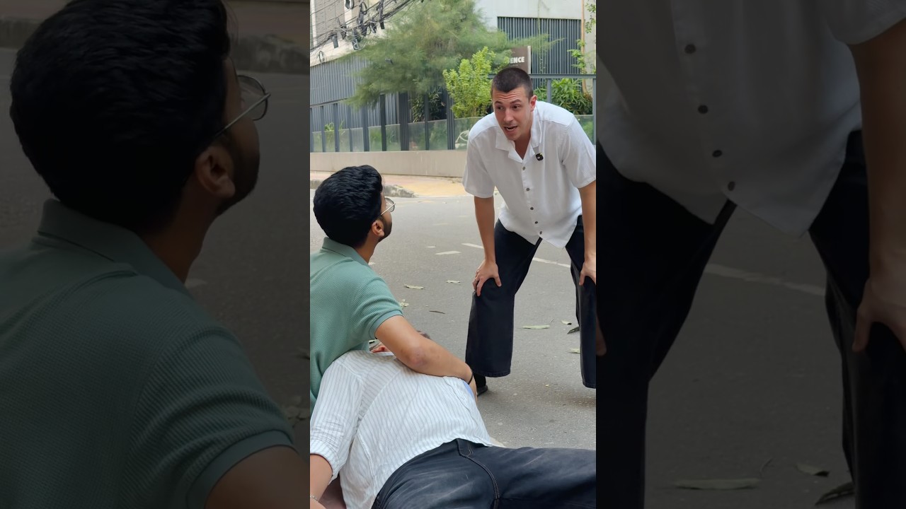 এমন বন্ধু থাকলে শত্রুর দরকার নেই। 😤
