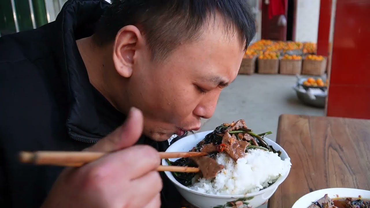 血皮菜炒猪肝｜下饭到停不下来，一大碗米饭+啤酒陪我吃