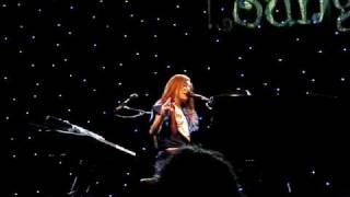 Tori Amos 7/27/09 Atlanta, GA Stops Sister Janet...does improv...hilarity ensues