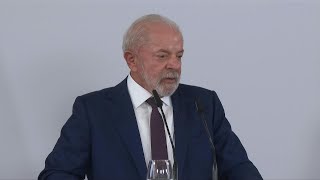 Lula passa por cirurgia para remover lesão cutânea da cabeça | AFP