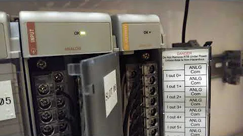 Flashing light on analog output module Allen Bradley 1769-OF8C