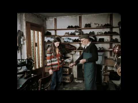 Video: Schuhmacher Mit Stiefeln